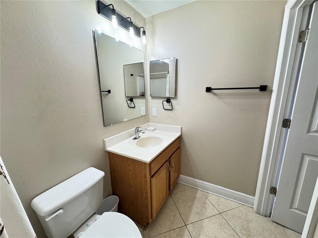 Building Photo - 220 Milford St