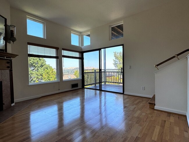 Building Photo - Beautiful 1 bed/1 bathroom condo available...