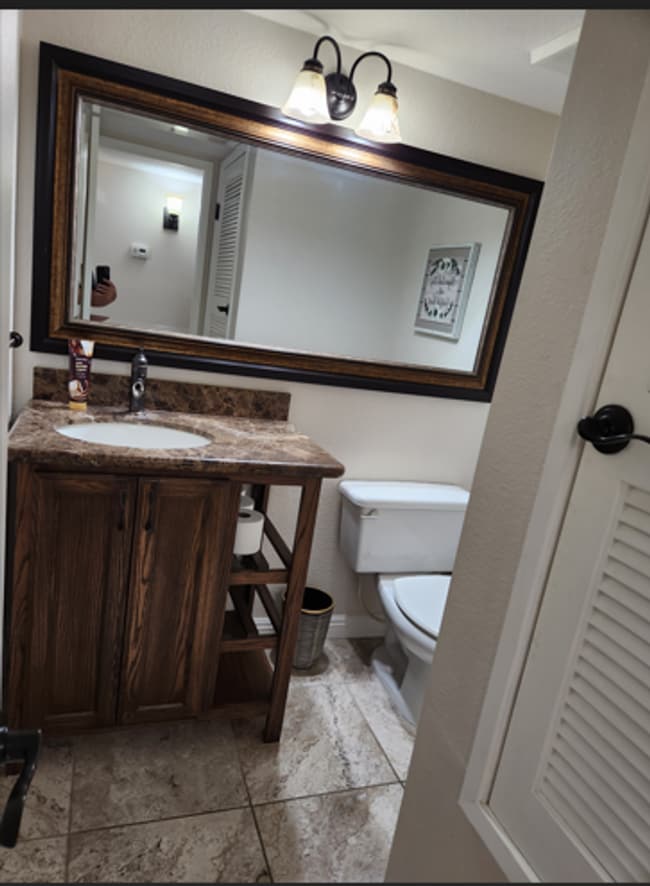 Building Photo - Furnished - 2 bed / 1.5 Bath Available for...