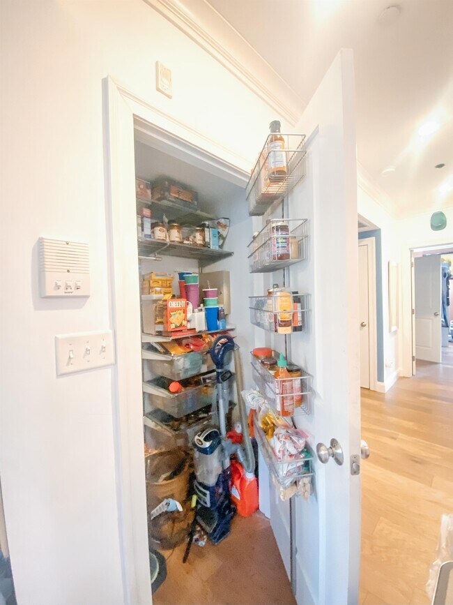 Building Photo - 121 Green St