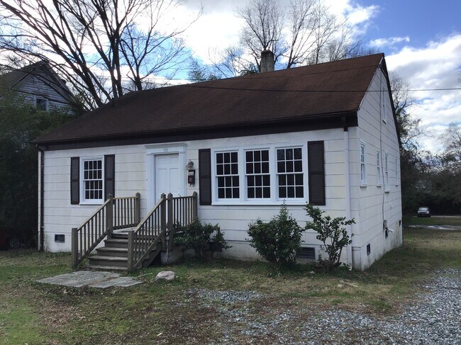 Primary Photo - 719 N Church St