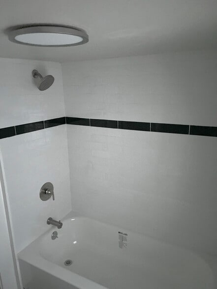 Building Photo - 625 S 61st St