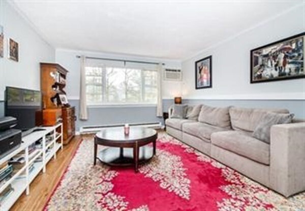 Building Photo - 126 Parker St