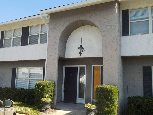 Primary Photo - 695 Jimmy Buffett Mem Hwy