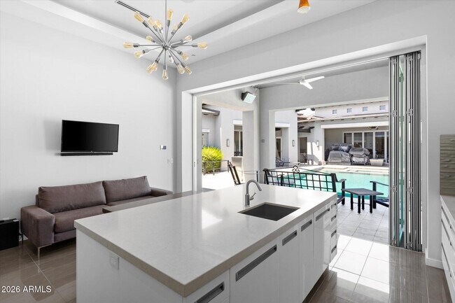 Building Photo - 9979 E Toms Thumb