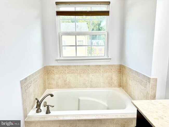 Building Photo - 22335 Honey Hill Ln
