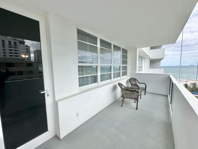 Building Photo - Furnished Studio for Rent in the iconic oc...