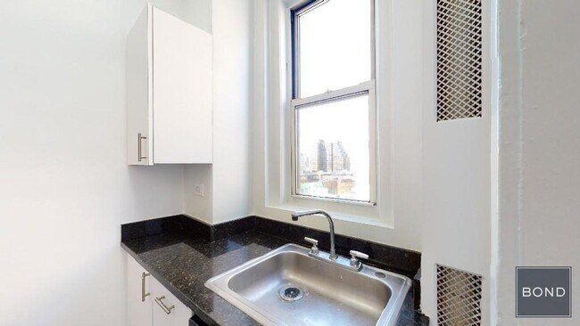 Building Photo - 120 W 86th St