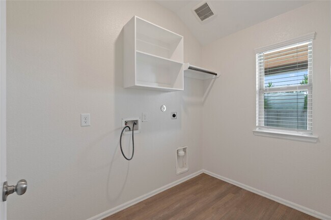 Building Photo - 323 Jewett Meadow Dr