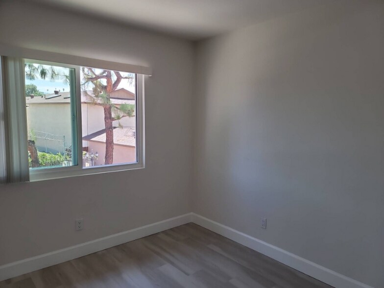 Building Photo - 9646 Winter Gardens Blvd