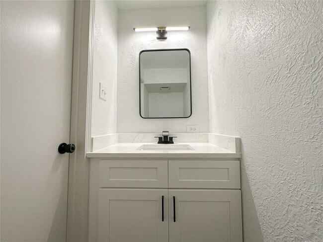 Building Photo - 17809 Cluster Ct