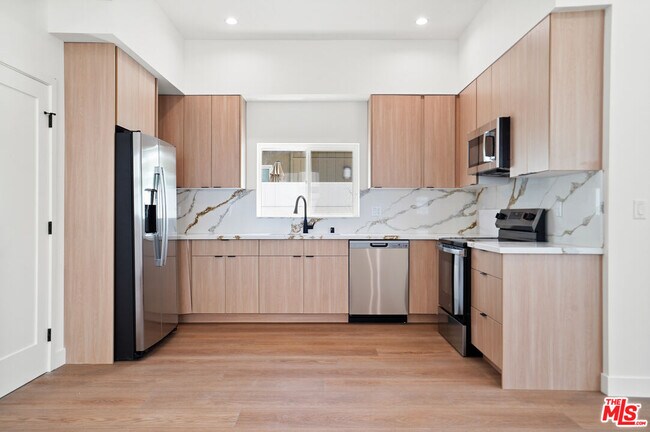 Building Photo - 7642 Orion Ave