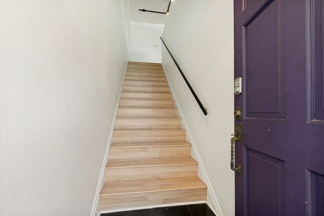 Building Photo - Welcome Home to this beautiful 2-bedroom, 2-bath Condo in highly sought-after Olmos Park Townhomes