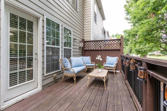 Building Photo - 2345 Limehurst Dr