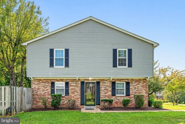 Building Photo - 15001 Cherrydale Dr