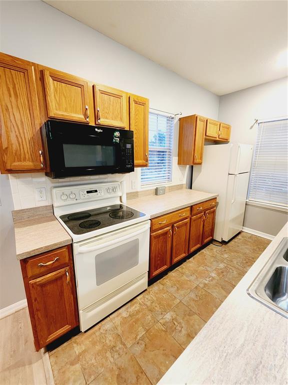 Building Photo - 1014 Persimmon St