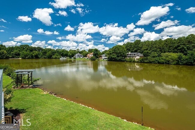 Building Photo - 225 Heritage Lake Dr