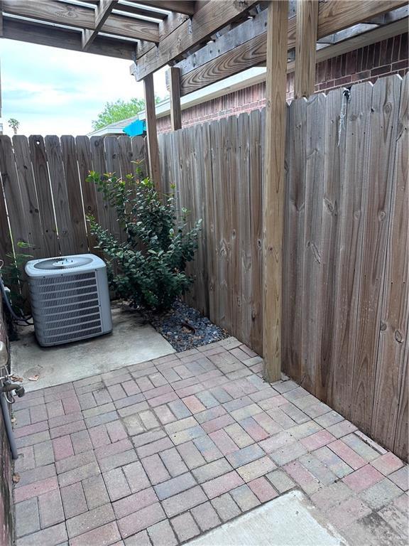 Building Photo - 12 W Primrose Ave