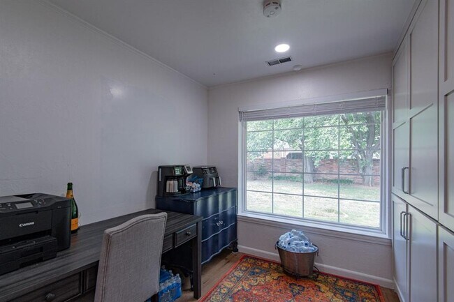 Building Photo - 3025 Regency Ct