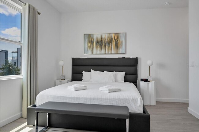 Building Photo - 395 Famagusta Dr
