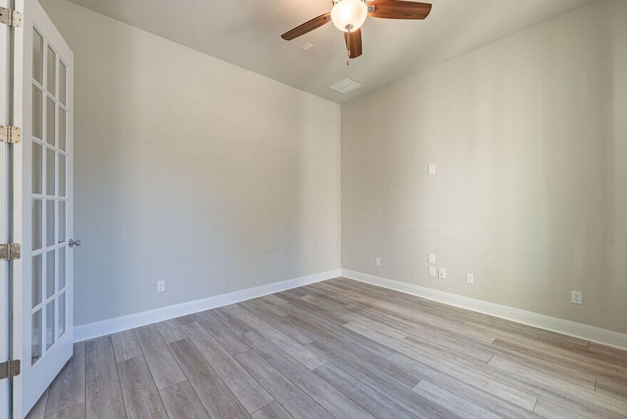 Building Photo - 205 Barefoot Park Ln
