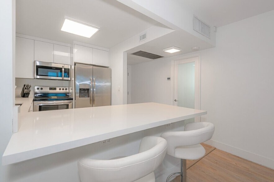 Building Photo - 2301 Collins Ave