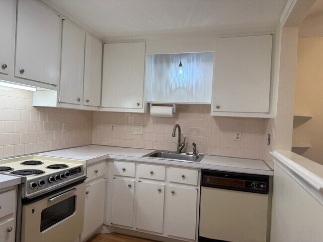 Building Photo - 1325 Worcester Rd