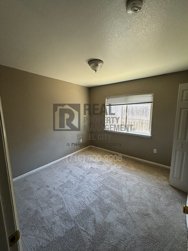 Building Photo - 813 Ardath Ln