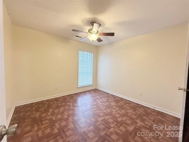 Building Photo - 6924 Long Needles Dr