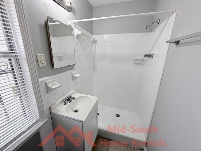 Building Photo - 5119 Horn Lake Rd