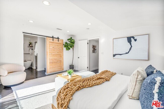 Building Photo - 7560 Devista Dr