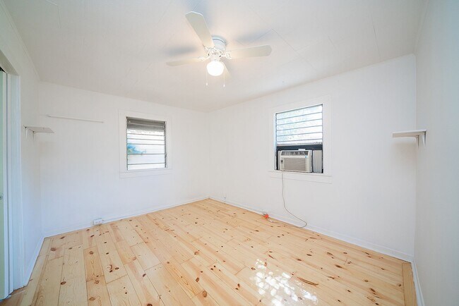 Building Photo - 2339 Norwalk Ave