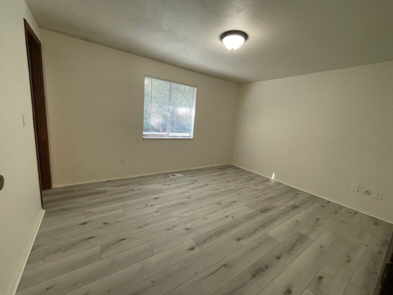 Building Photo - 487 Stadium Ave