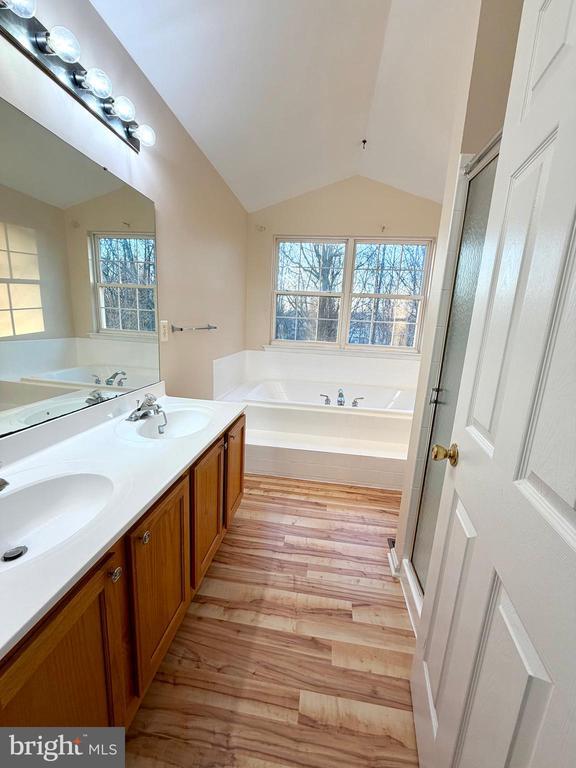 Building Photo - 540 Bridgeport Pl