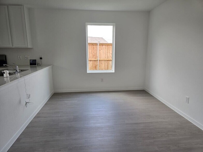 Building Photo - 26706 Dalmatian Bellflower Dr