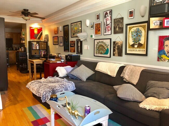 Building Photo - Charming 2 Bedroom/1.5 Bathroom Townhome in Federal Hill w/ Rooftop Deck!
