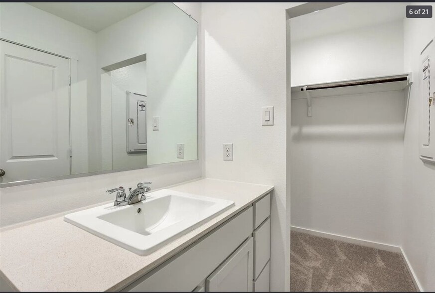 Building Photo - 6310 Sandpiper Ln