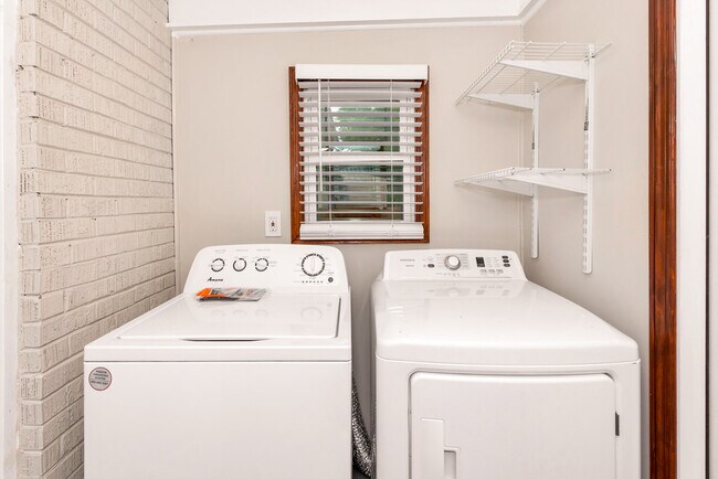 Building Photo - 2806 Union Dr NW