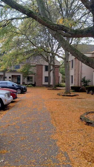 Building Photo - 24757 Bashian Dr