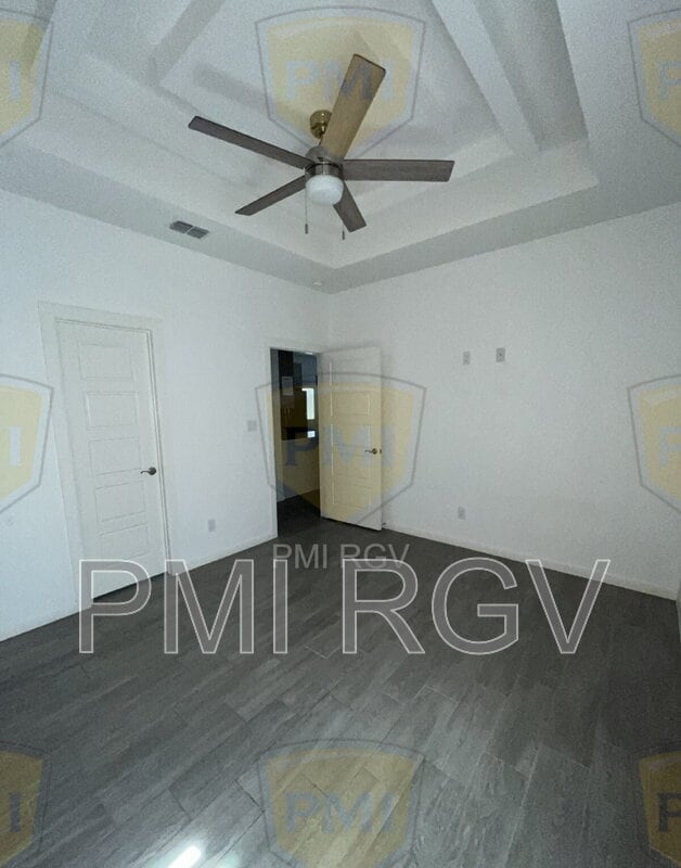 Building Photo - 805 W Garrison Dr
