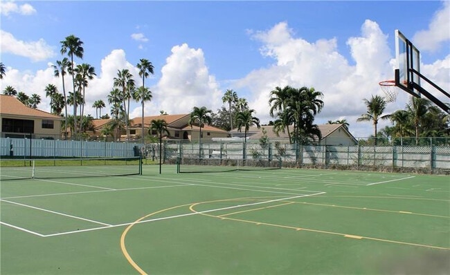 Building Photo - 6722 Canary Palm Cir