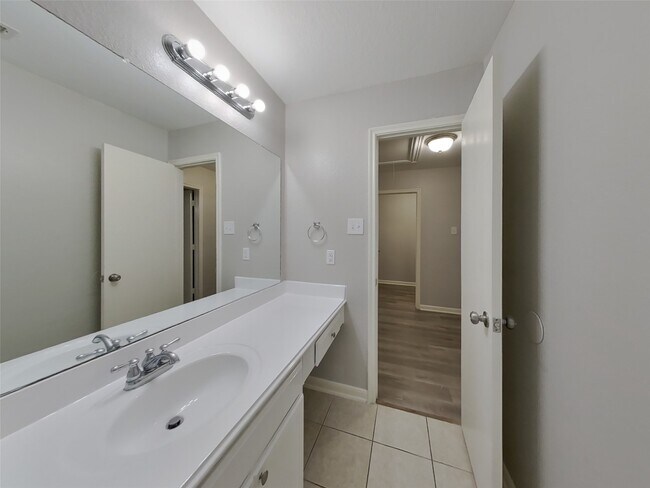 Building Photo - 6535 Providence View Ln