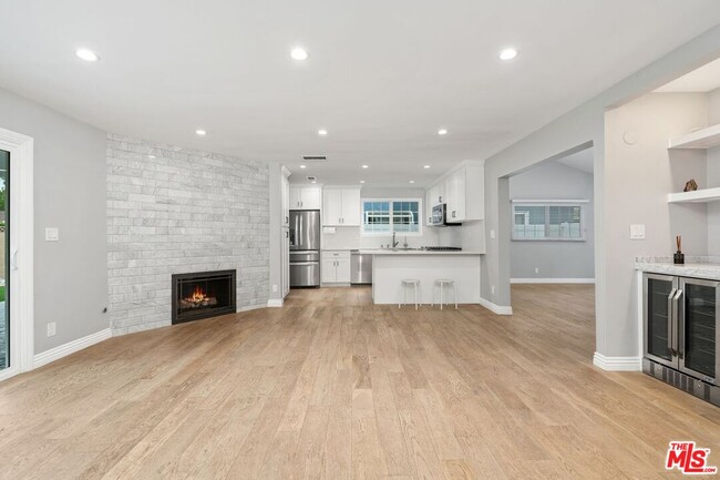 Building Photo - 23922 Archwood St
