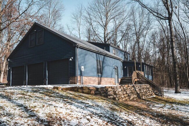 Building Photo - 802 Cunningham Rd