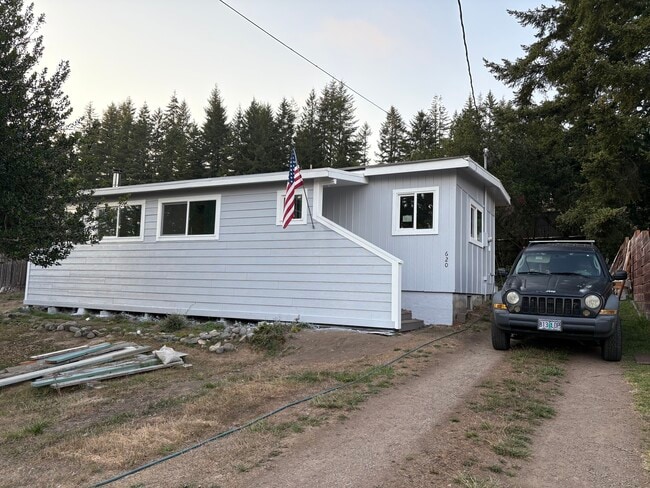 Building Photo - 620 Meadow Ln