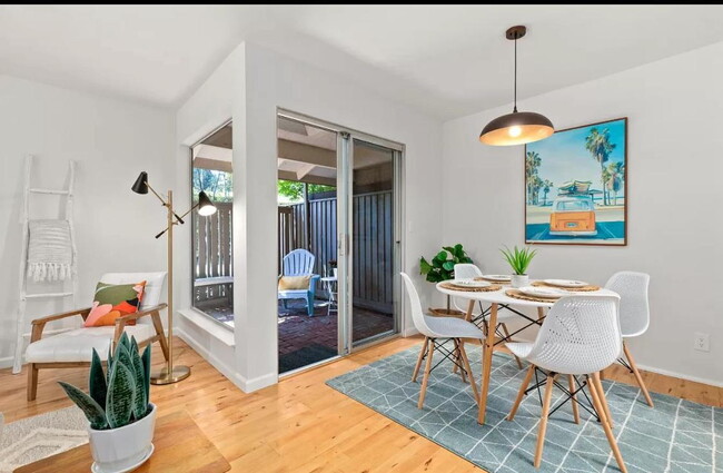 Building Photo - "Charming 1-Bed Santa Cruz Retreat with El...
