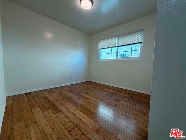 Building Photo - 10760 Woodbine St