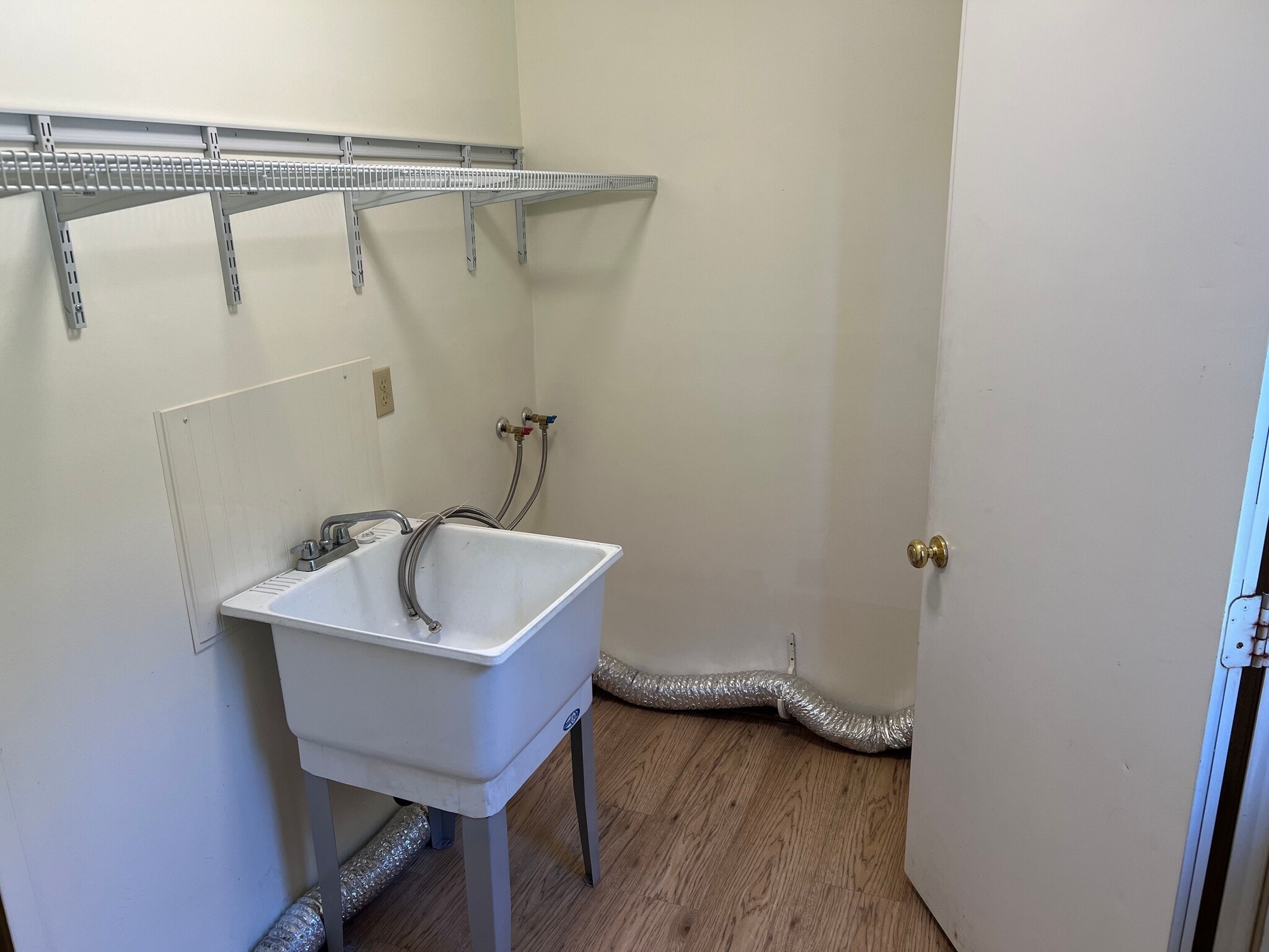 Laundry Room - 41056 Butternut Park Ct