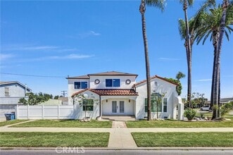 Building Photo - 423 S Poinsettia Ave