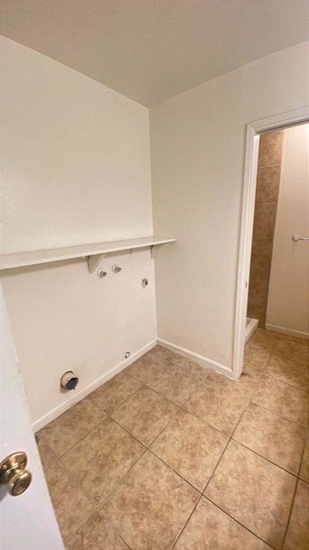 Building Photo - 3052 W Pontiac Way